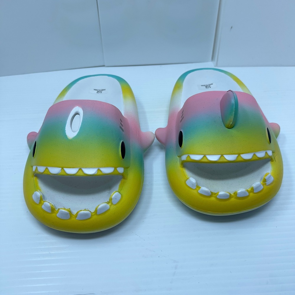 Unbranded Kids Size 1/2 Rainbow Shark 3D Fin Foam Slide Sandals New